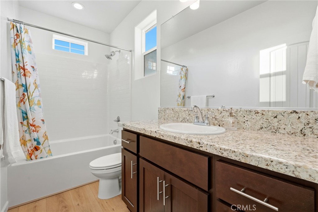 2566 Muscat, Hanford, CA 93230