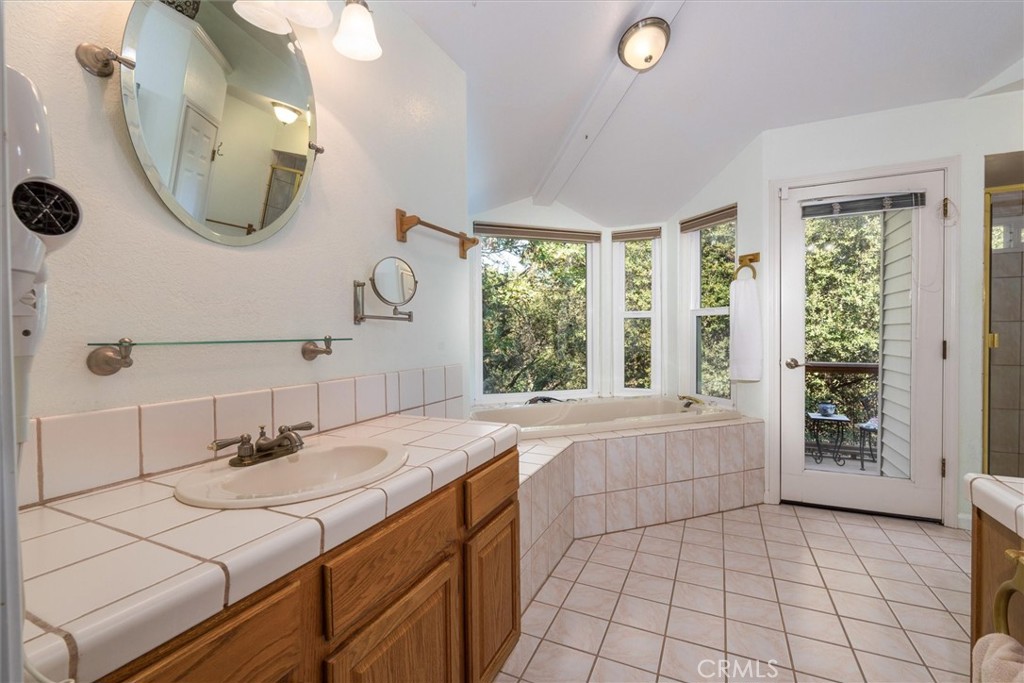 39309 Forest Park Ln, Oakhurst, CA 93644