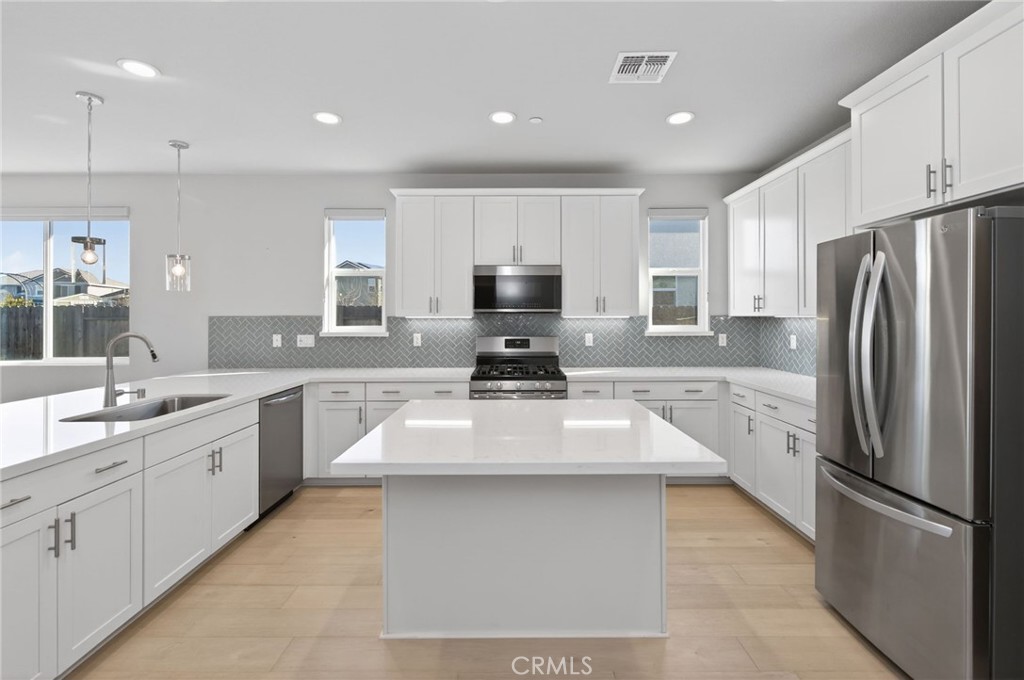 2431 Creekview, Merced, CA 95340