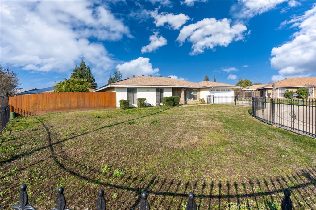 2160 3rd St, Sanger, CA 93657