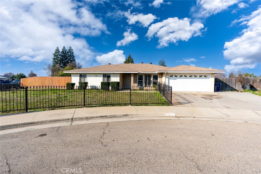 2160 3rd St, Sanger, CA 93657