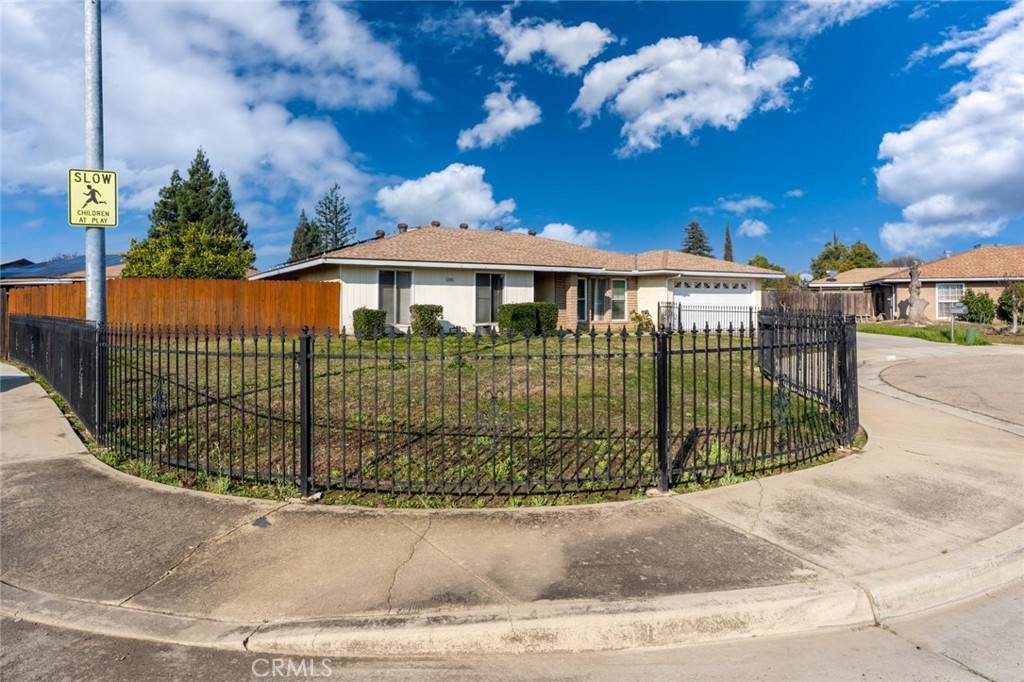 2160 3rd St, Sanger, CA 93657