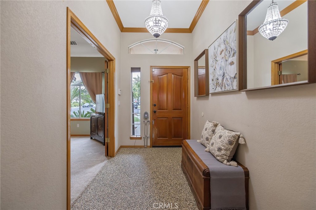 594 Diana Ct, Hanford, CA 93230