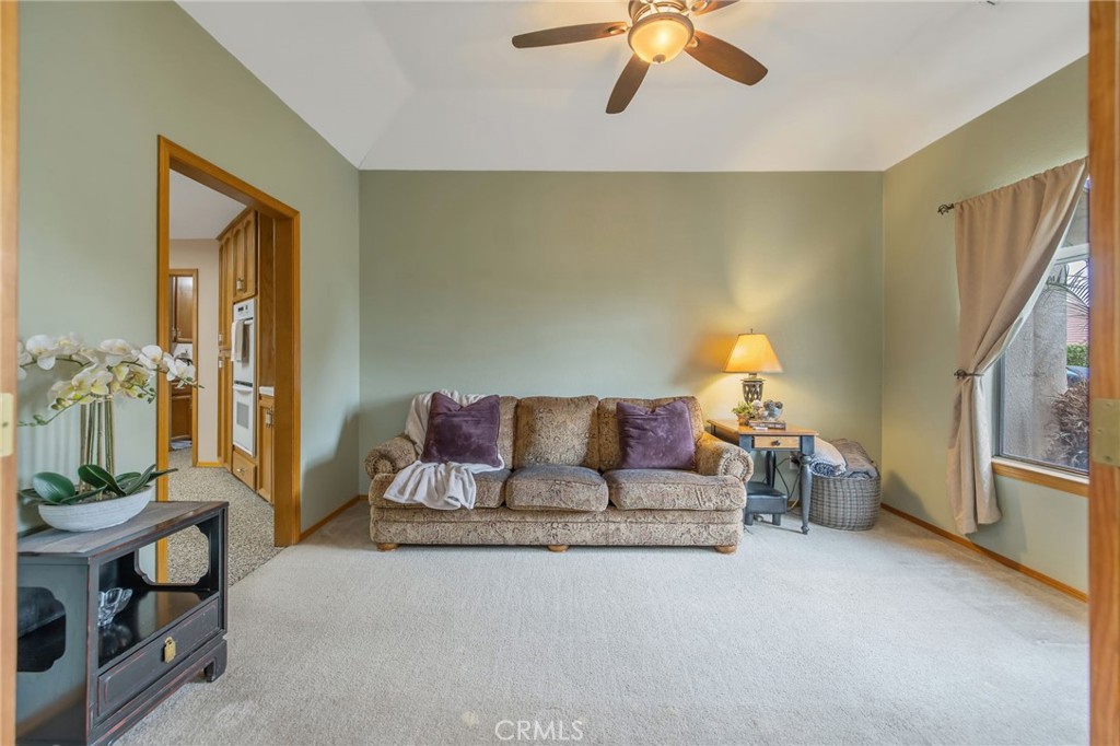 594 Diana Ct, Hanford, CA 93230