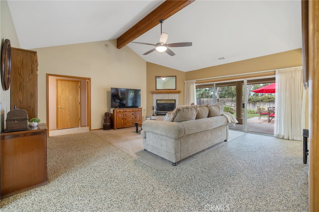 594 Diana Ct, Hanford, CA 93230