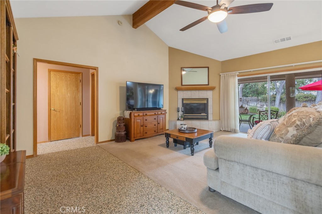 594 Diana Ct, Hanford, CA 93230