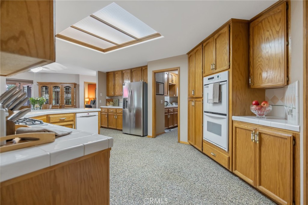 594 Diana Ct, Hanford, CA 93230