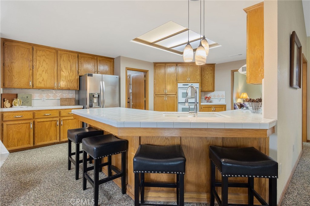 594 Diana Ct, Hanford, CA 93230