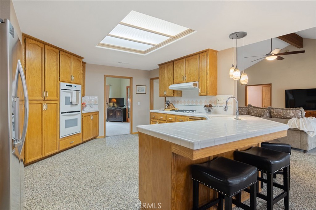 594 Diana Ct, Hanford, CA 93230