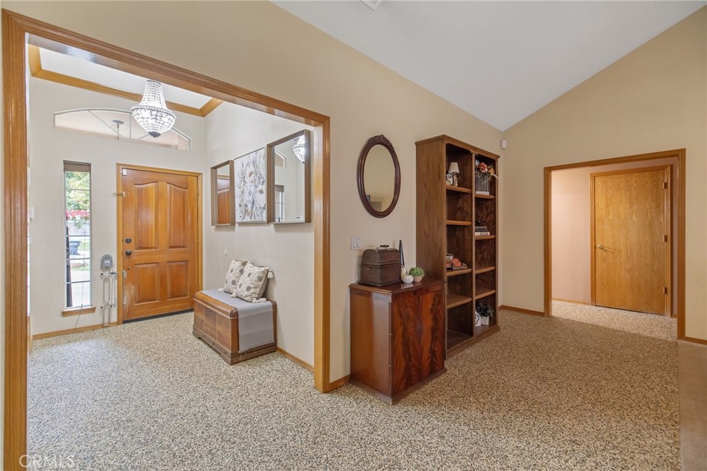 594 Diana Ct, Hanford, CA 93230