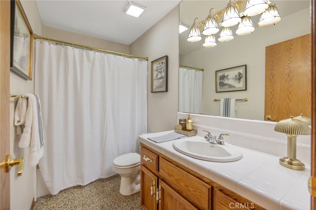 594 Diana Ct, Hanford, CA 93230