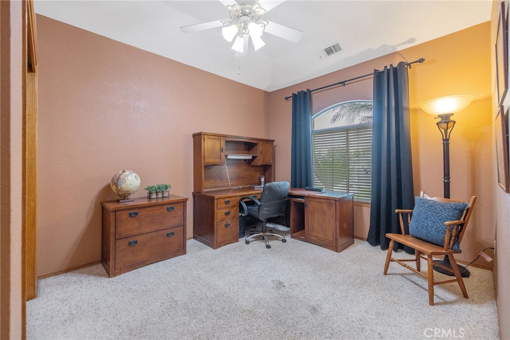 594 Diana Ct, Hanford, CA 93230