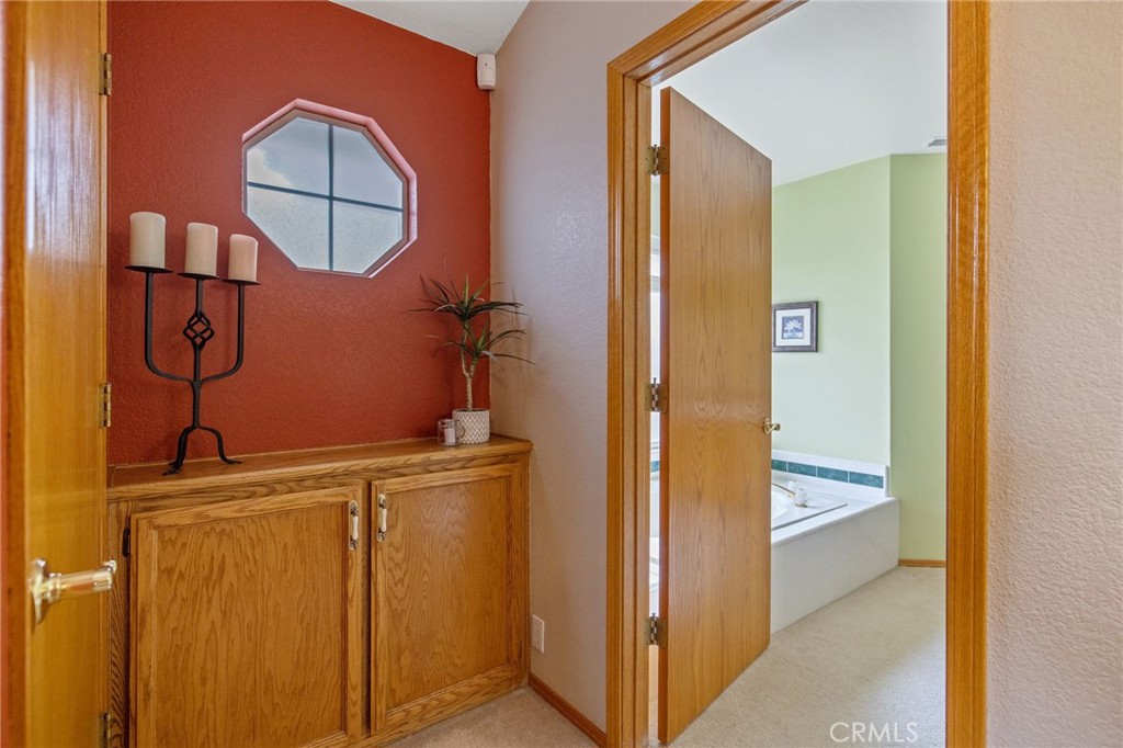 594 Diana Ct, Hanford, CA 93230