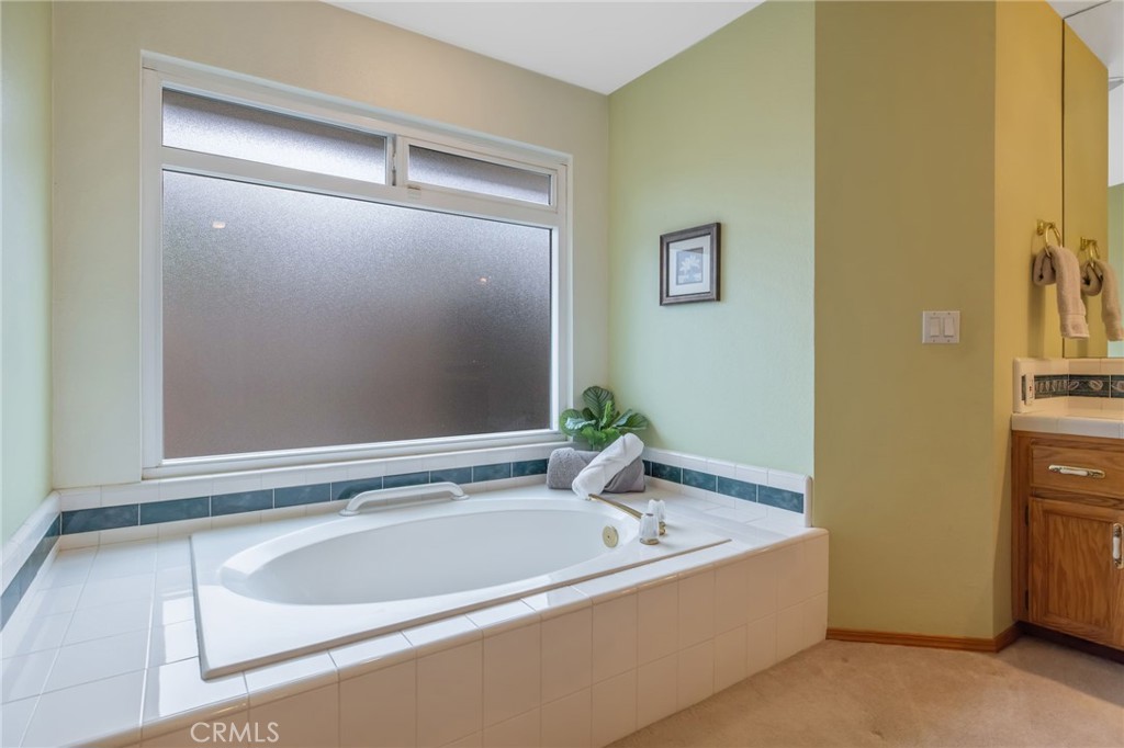 594 Diana Ct, Hanford, CA 93230