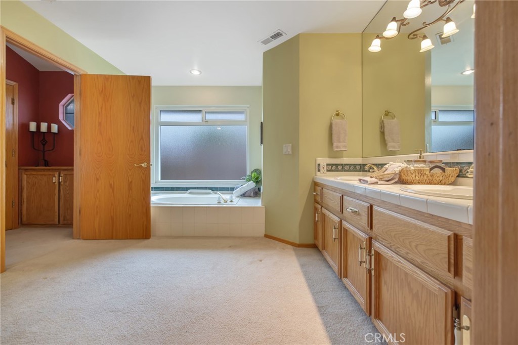 594 Diana Ct, Hanford, CA 93230