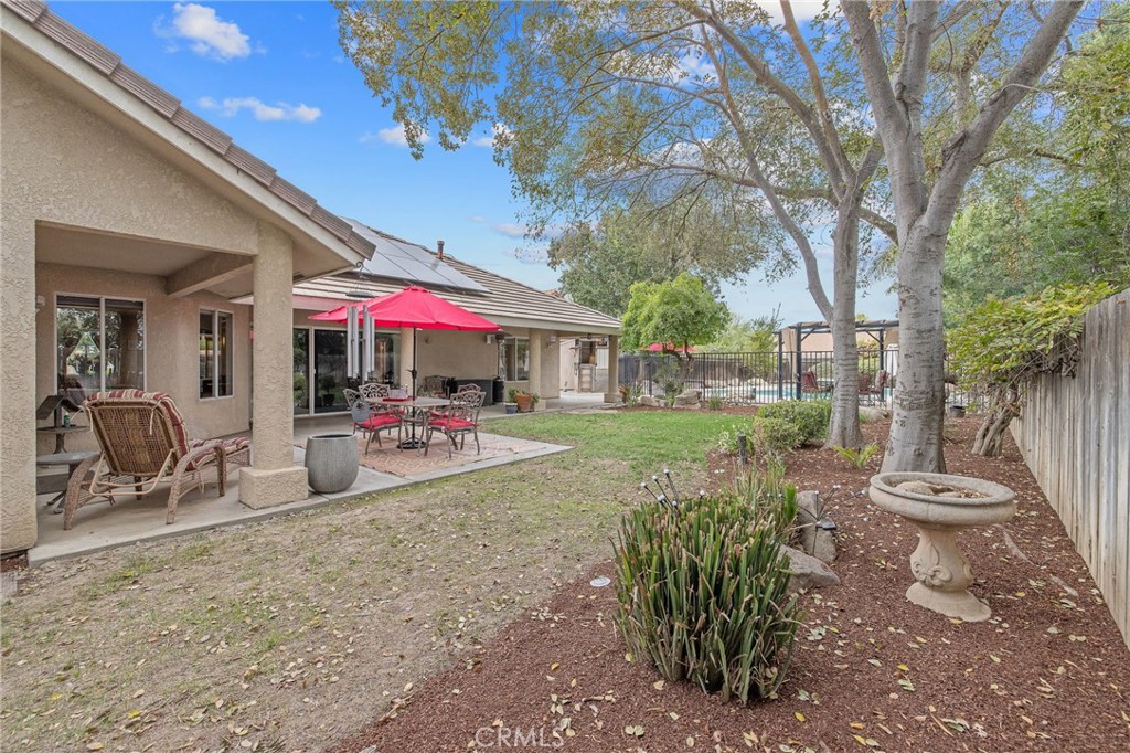 594 Diana Ct, Hanford, CA 93230