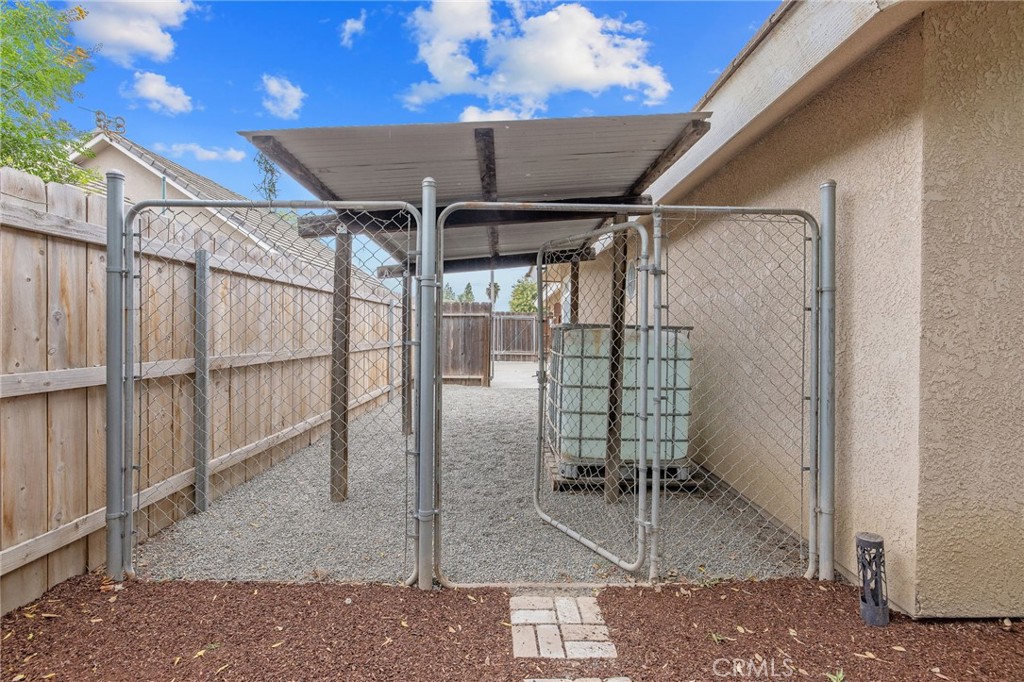 594 Diana Ct, Hanford, CA 93230