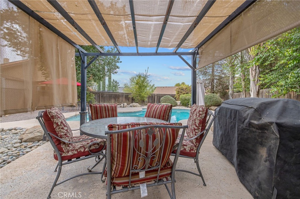 594 Diana Ct, Hanford, CA 93230