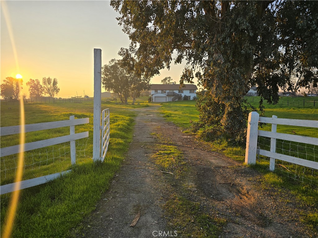 15758 Mark, Madera, CA 93636