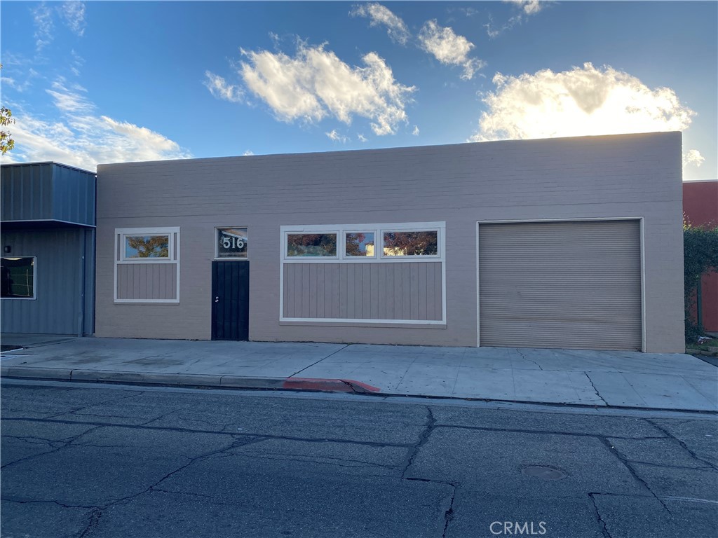 516 N Gateway Dr, Madera, CA 93637