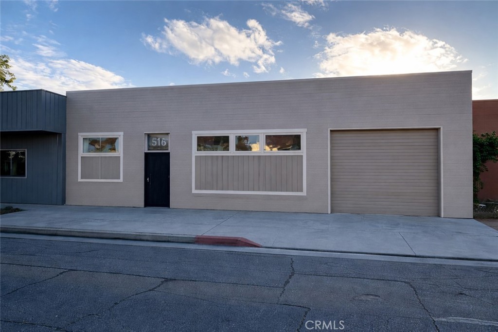 516 N Gateway Dr, Madera, CA 93637