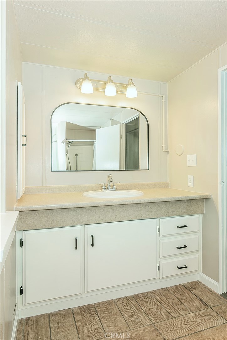 371 Bethel Ave, Sanger, CA 93657