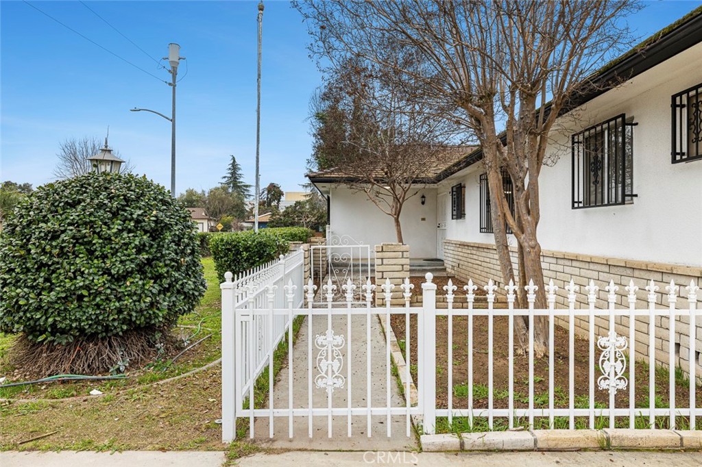 5167 E Balch Ave, Fresno, CA 93727