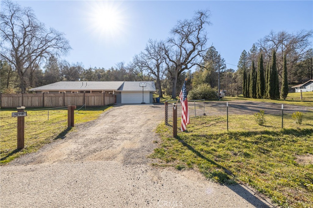 42918 HWY 49, Ahwahnee, CA 93601