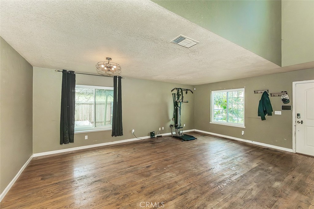 671 Cambria Ln, Lemoore, CA 93245