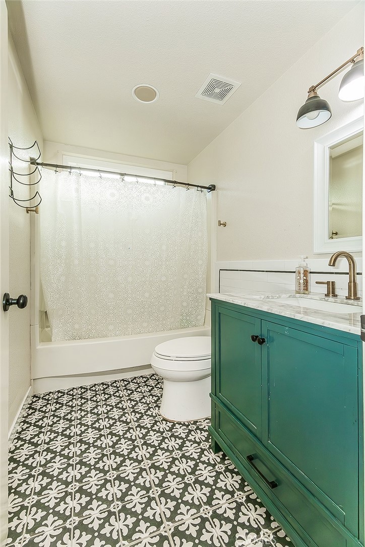 671 Cambria Ln, Lemoore, CA 93245
