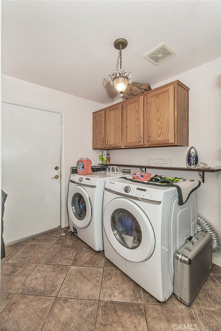 671 Cambria Ln, Lemoore, CA 93245
