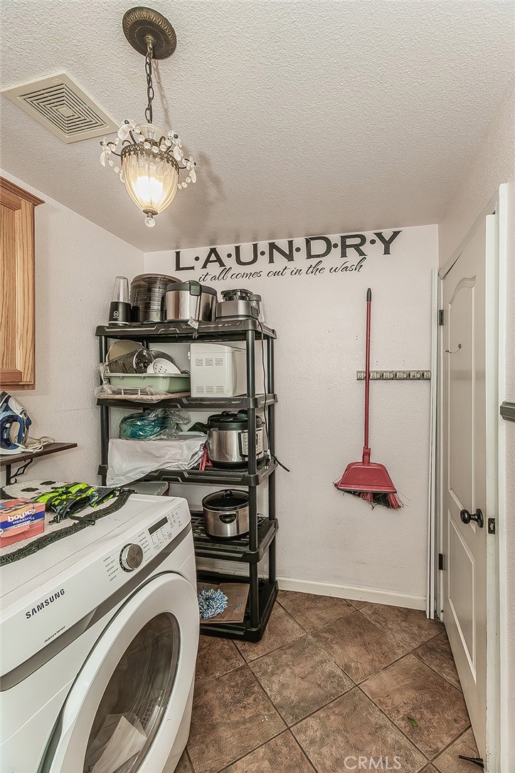 671 Cambria Ln, Lemoore, CA 93245
