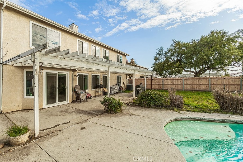 671 Cambria Ln, Lemoore, CA 93245