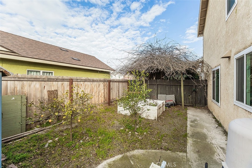 671 Cambria Ln, Lemoore, CA 93245