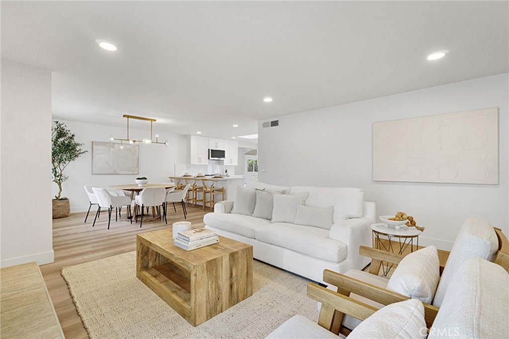 5565 N Winchester Ave, Fresno, CA 93704