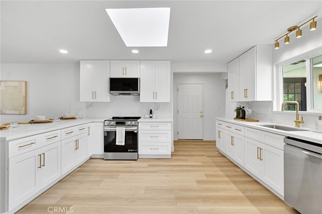 5565 N Winchester Ave, Fresno, CA 93704