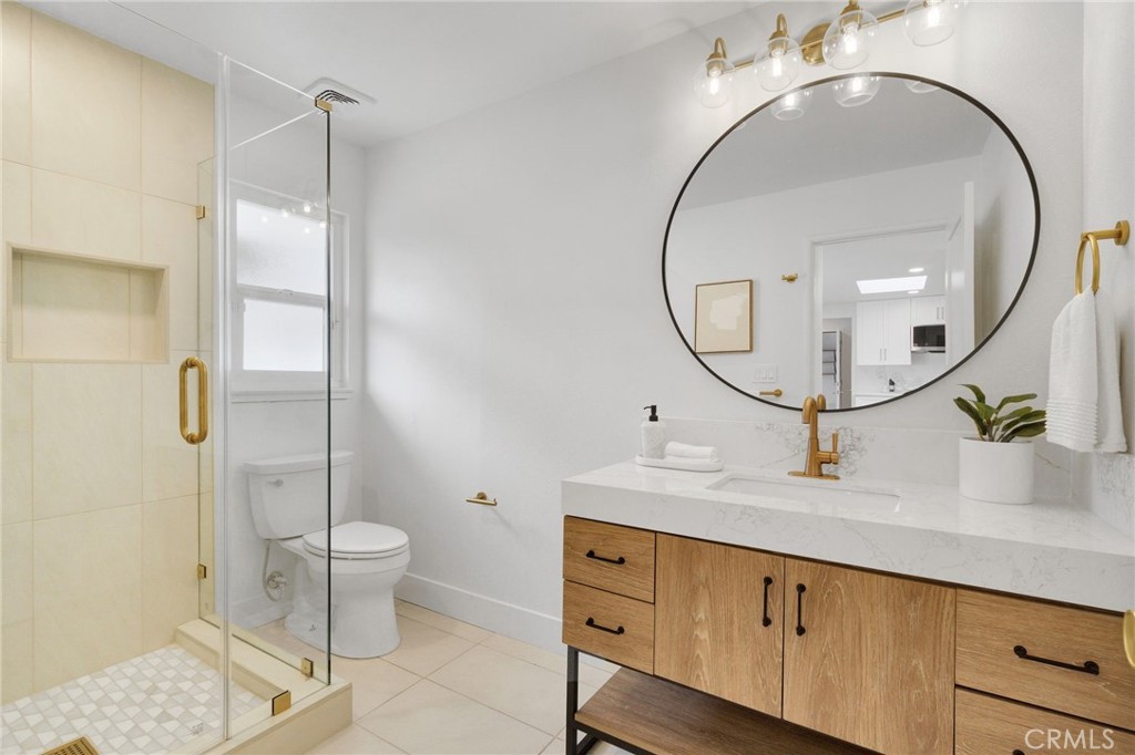 5565 N Winchester Ave, Fresno, CA 93704