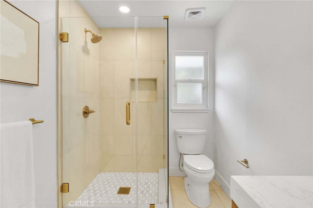 5565 N Winchester Ave, Fresno, CA 93704