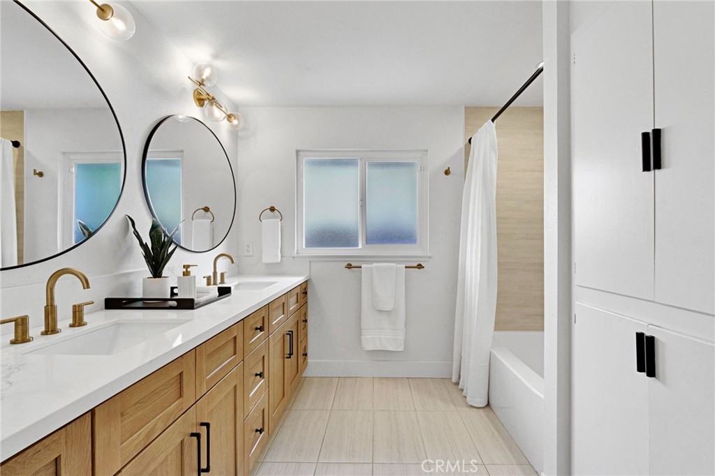 5565 N Winchester Ave, Fresno, CA 93704