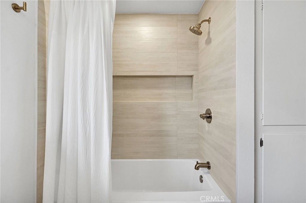 5565 N Winchester Ave, Fresno, CA 93704