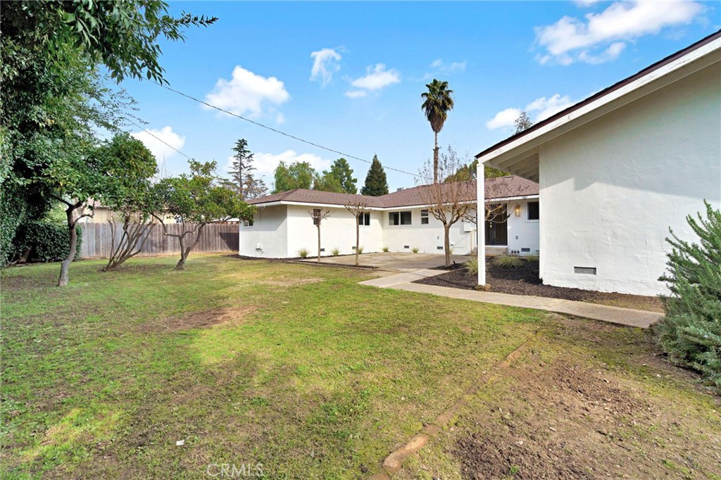 5565 N Winchester Ave, Fresno, CA 93704