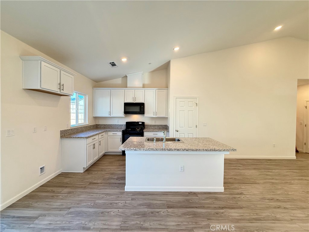 1205 Orange St, Avenal, CA 93204