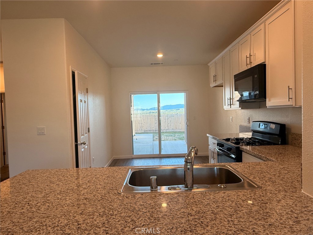 1105 E Orange St, Avenal, CA 93204