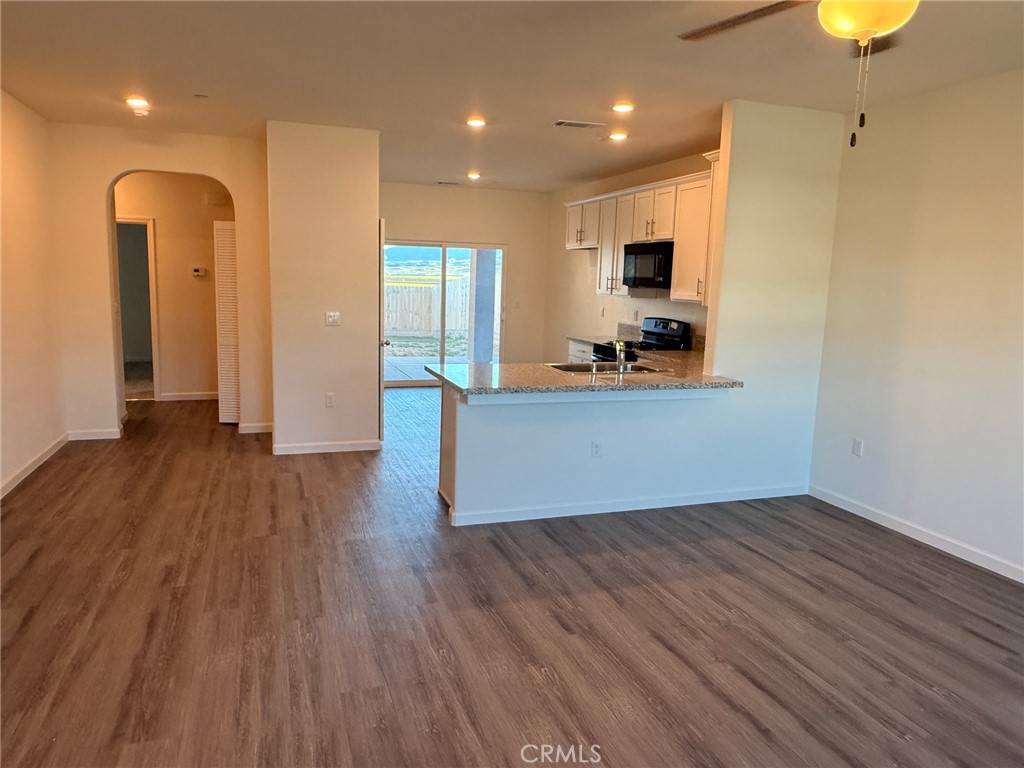 1105 E Orange St, Avenal, CA 93204