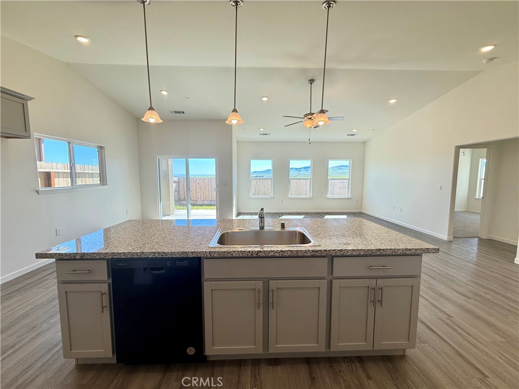 1200 Orange St, Avenal, CA 93204