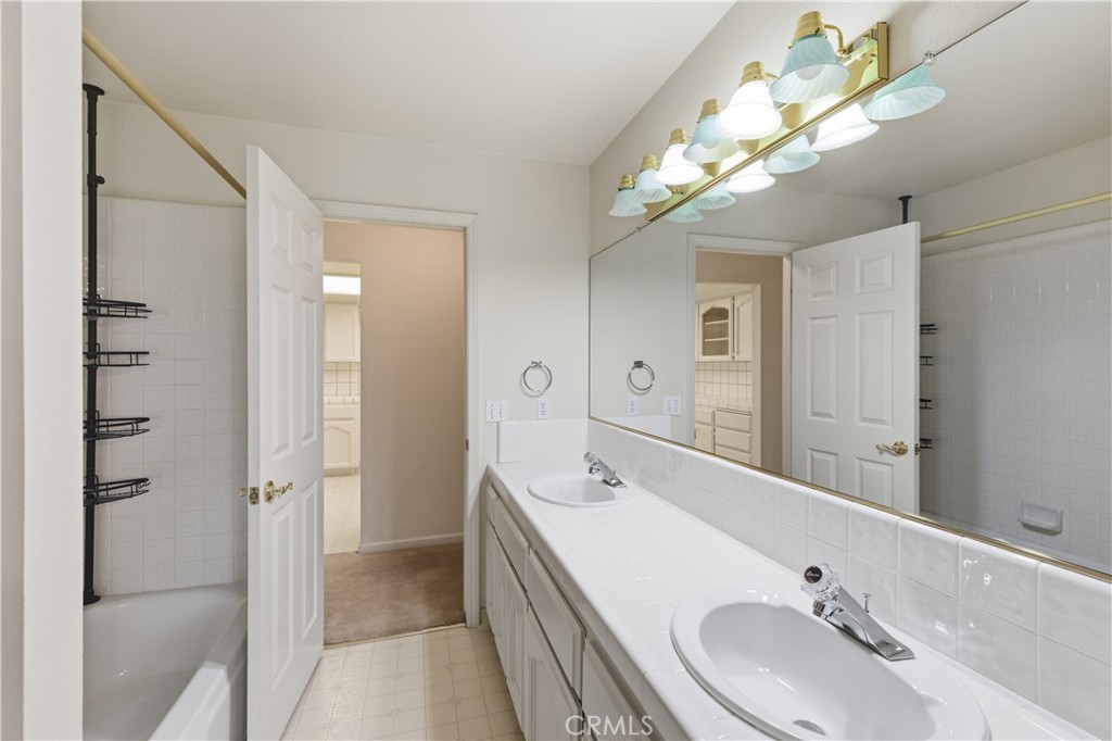 2637 Sandell, Kingsburg, CA 93631