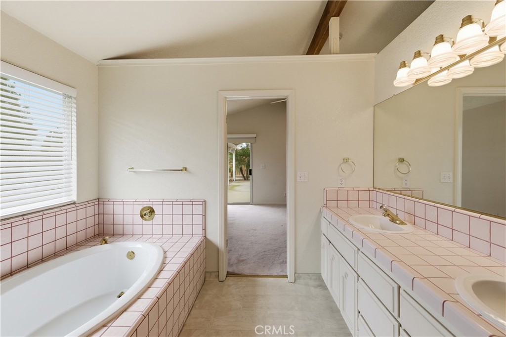 2637 Sandell, Kingsburg, CA 93631