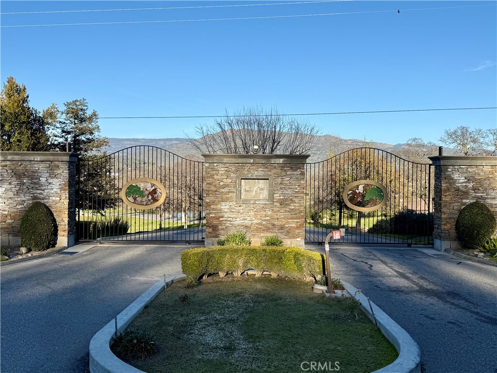 14798 Feather Woods Ln, Prather, CA 93651
