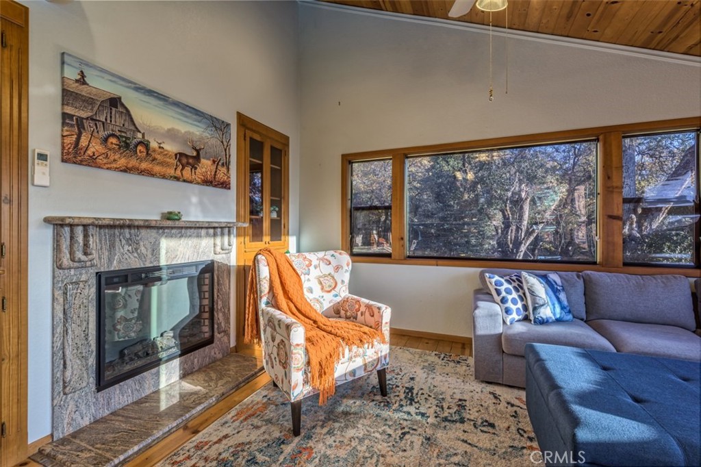 42203 Oak Ln, Oakhurst, CA 93644