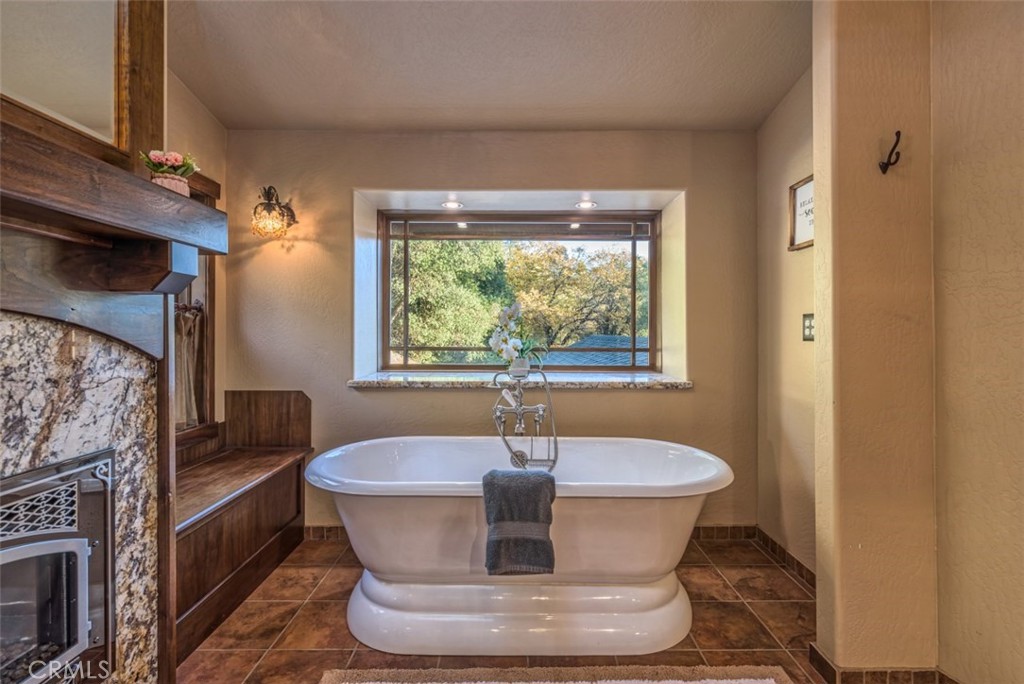 42203 Oak Ln, Oakhurst, CA 93644